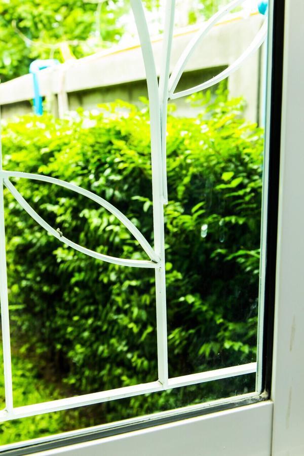Motel P House à Kanchanaburi Extérieur photo