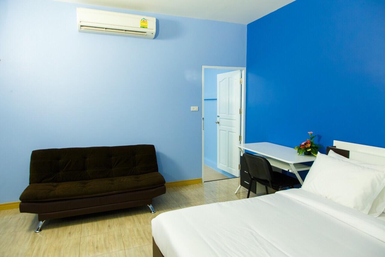 Motel P House à Kanchanaburi Extérieur photo