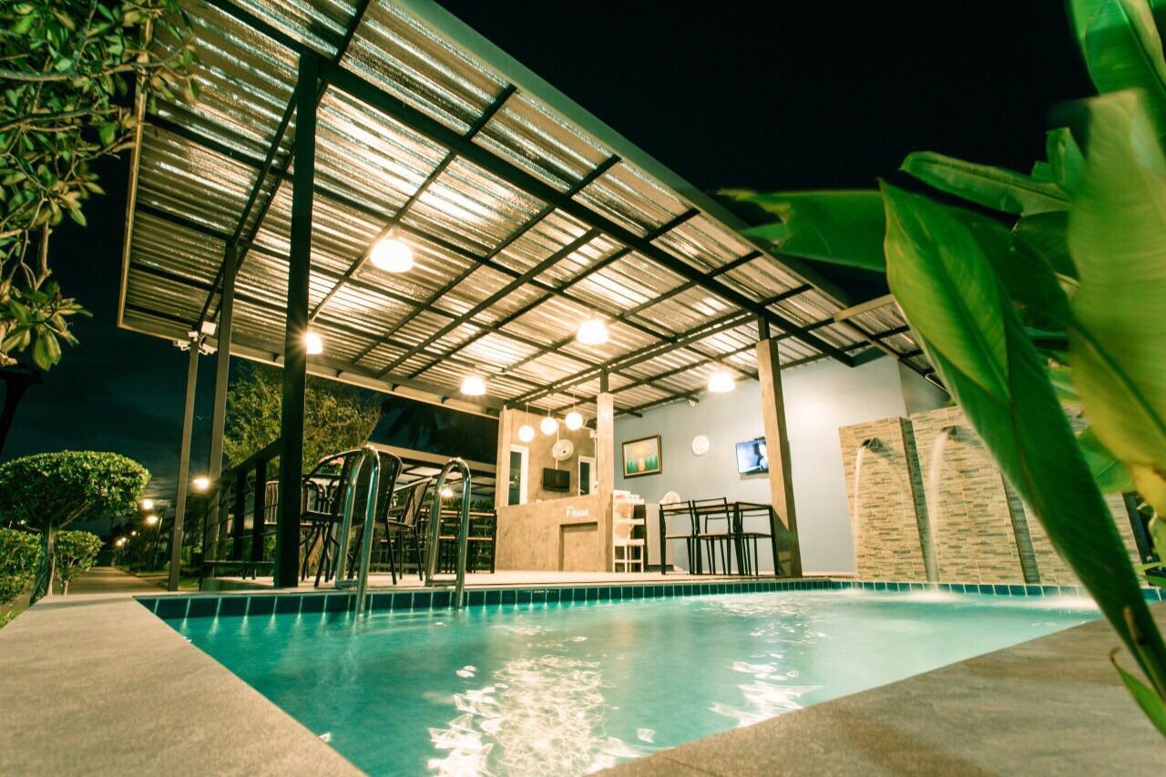Motel P House à Kanchanaburi Extérieur photo