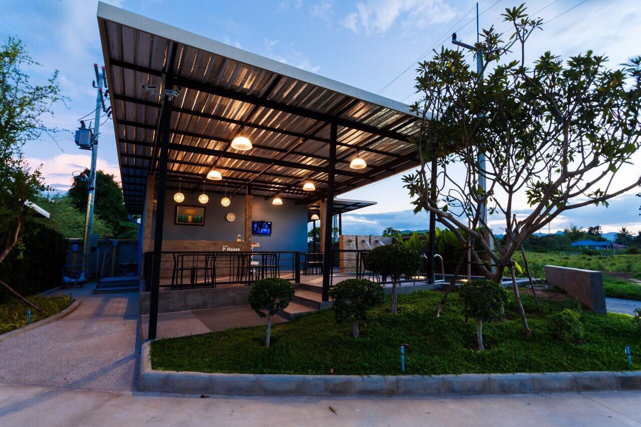 Motel P House à Kanchanaburi Extérieur photo
