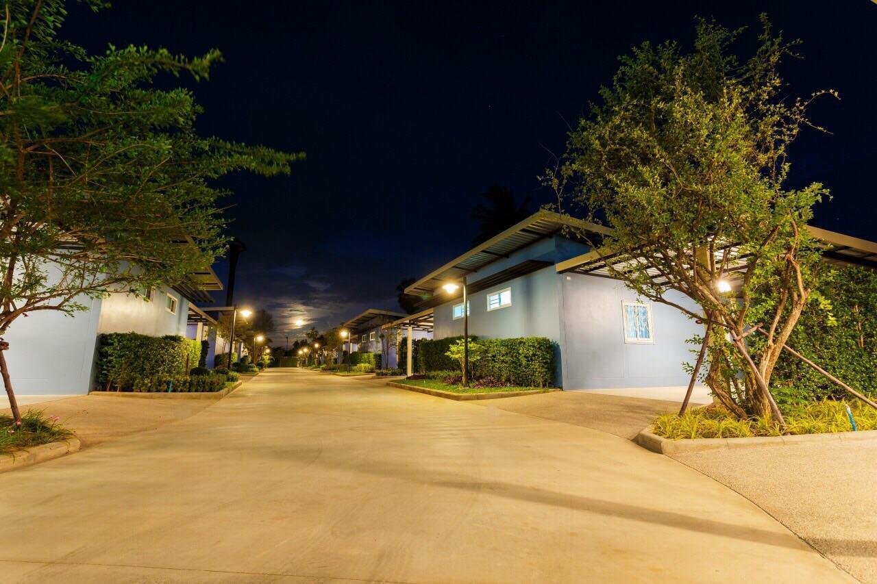 Motel P House à Kanchanaburi Extérieur photo
